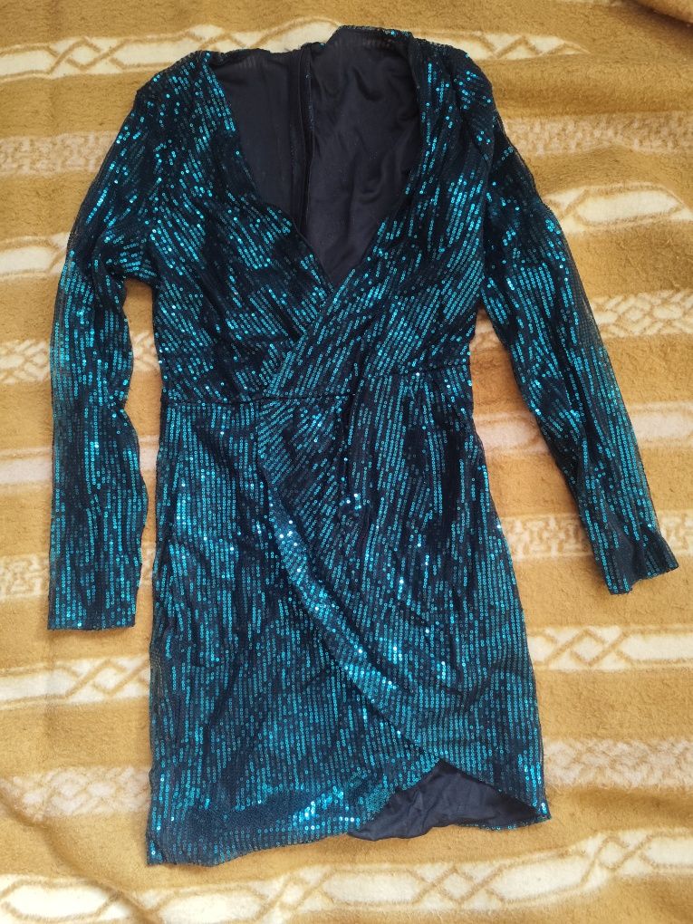 Vendo vestido novo lantejoulas