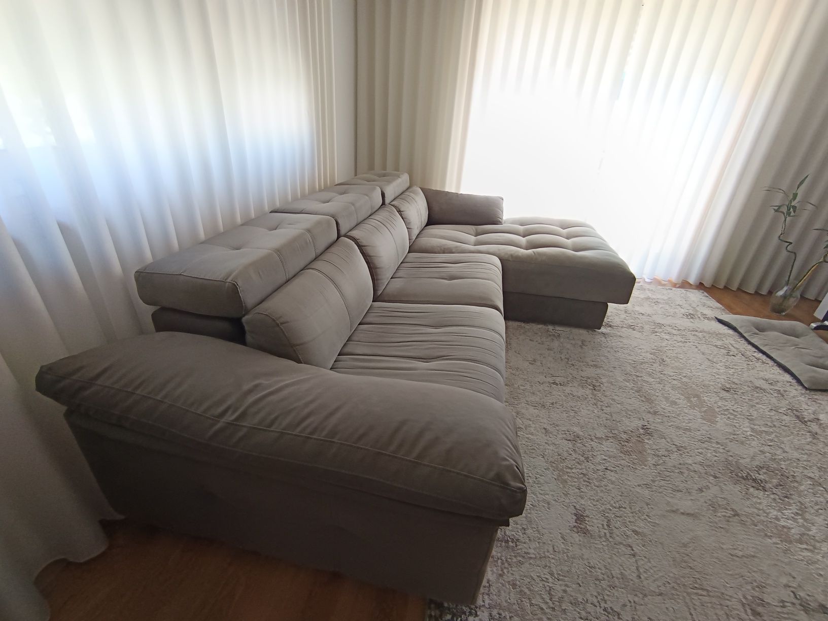 Sofá com chaise longue