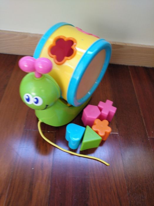 Brinquedos - Caracol que anda e Bombo