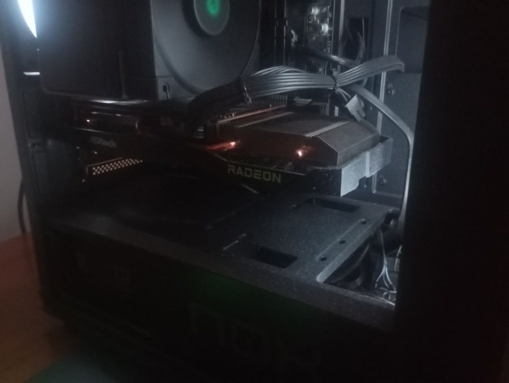 Vendo RX 6600 ASRock