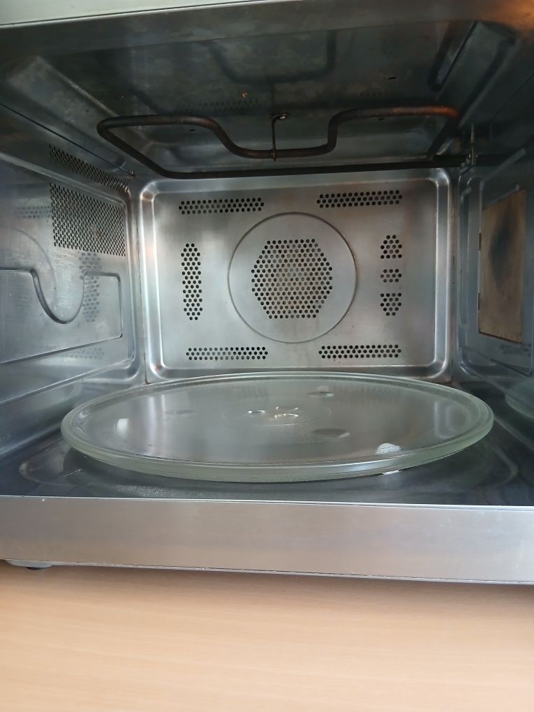 Micro-ondas com grill.