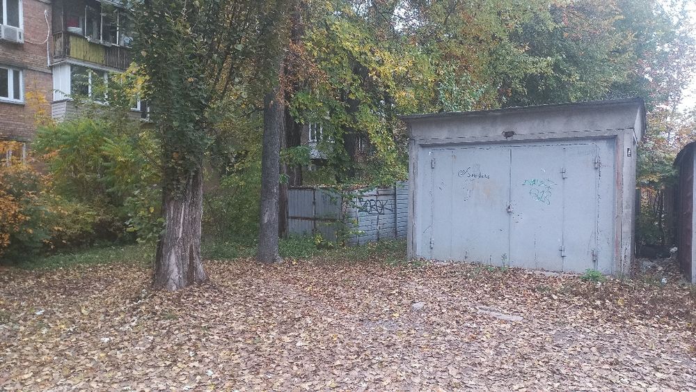 Продається.  Гараж з місцем, на Відрадному "мушля або ракушка" .