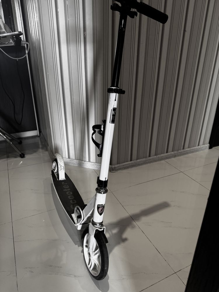 Продам самокат Scooter