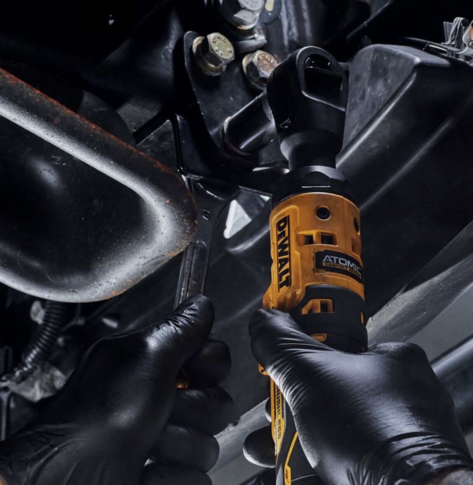 Безщітковий кутовий гайковерт - тріскачка 1/2" DEWALT DCF512B 20V