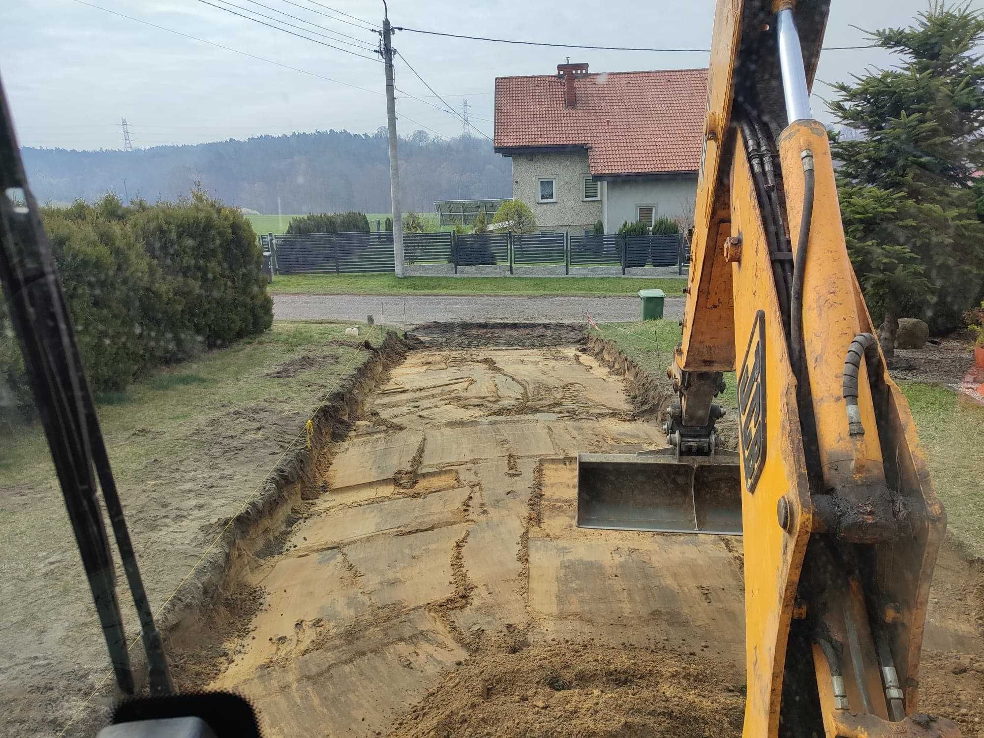 Budowa dróg dojazdowych, utwardzanie terenu placów, droga dojazdowa