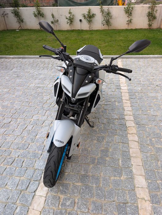Yamaha MT-125 (ano do modelo 2025, cor Ice Storm)