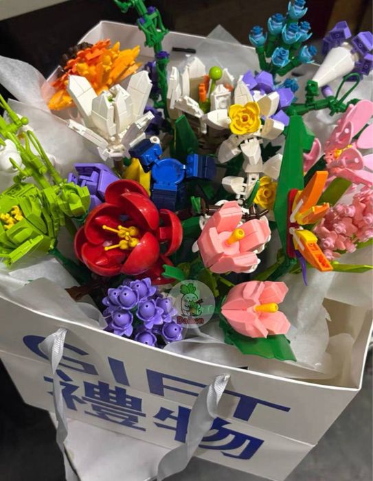 Конструктор квіти флорист флоріст фігурка з блоків статуетка