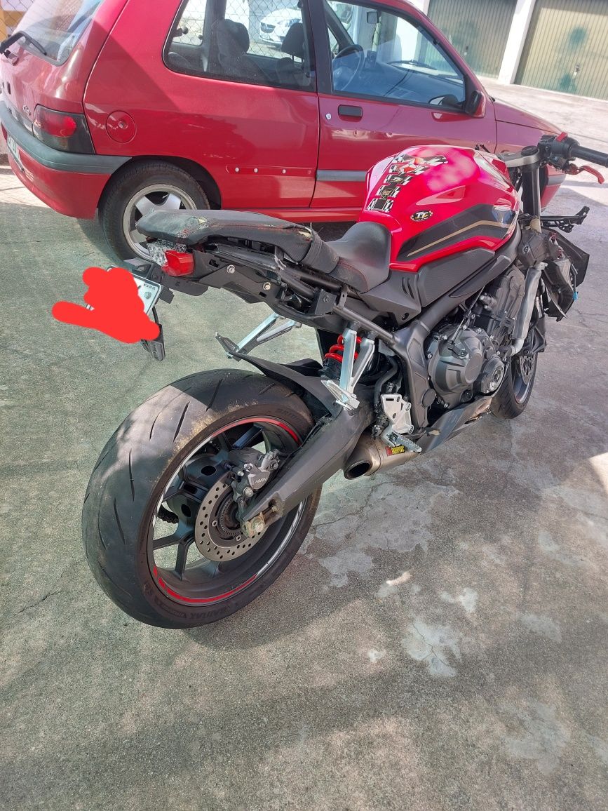 CBR650R 2023 Acidentada