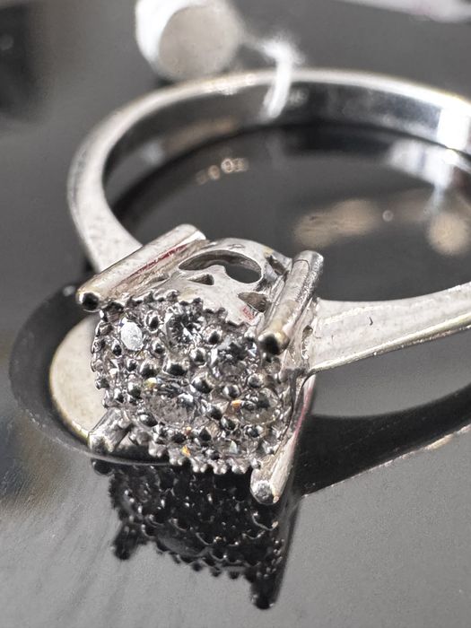 Сияющее золотое кольцо  с бриллиантами  р.16 0,54ct