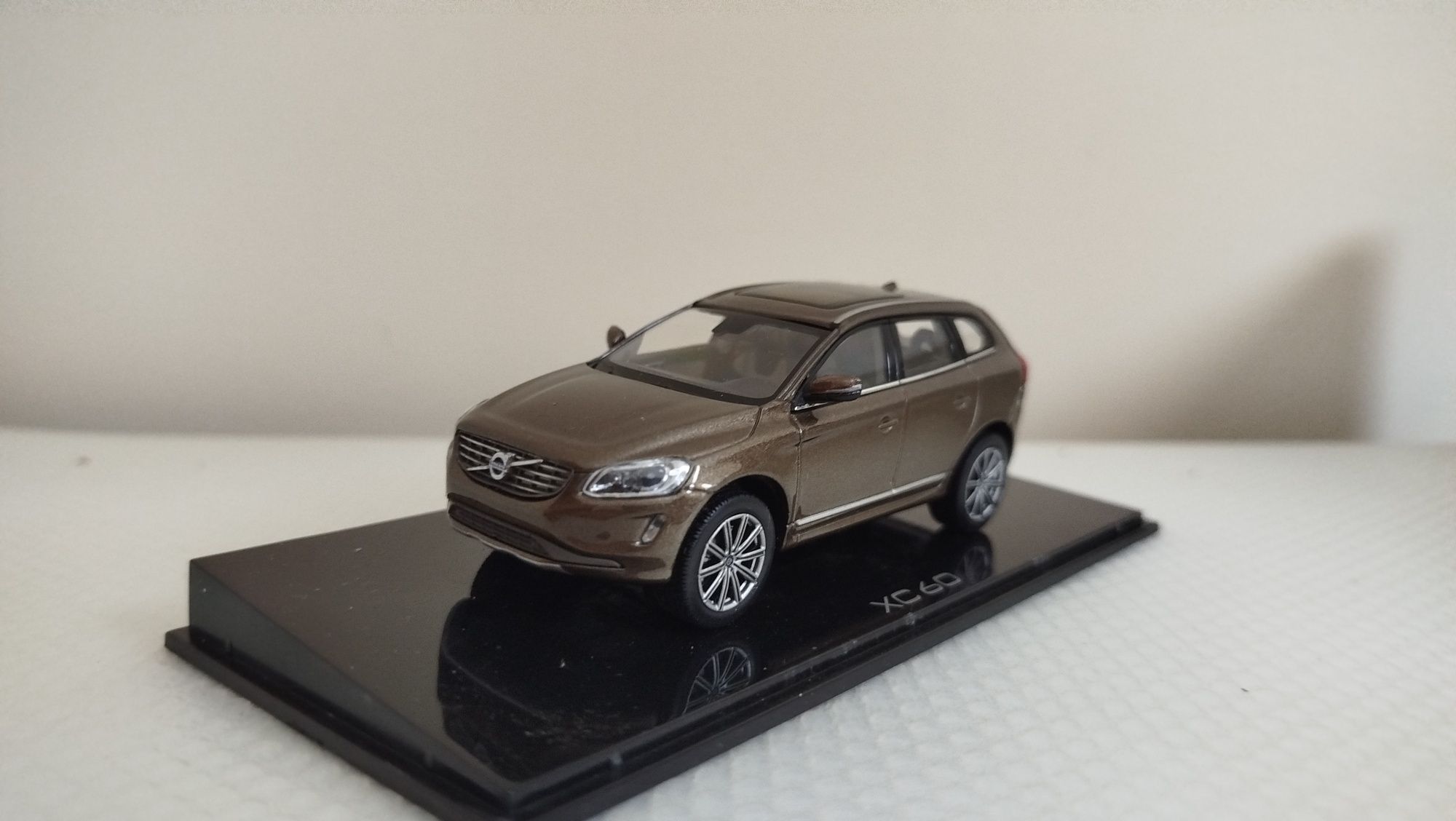 Miniatura Volvo XC60 Nova 1/43