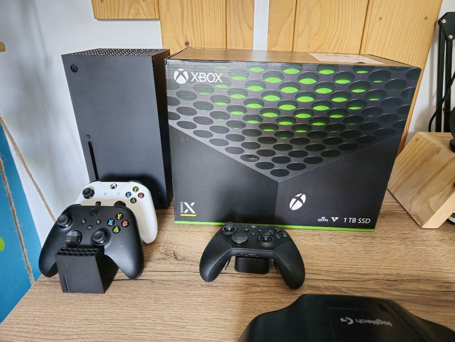 Xbox series x + Pad + 37 gier + stacja ładująca