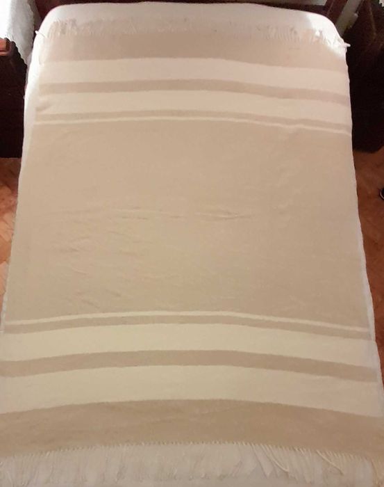 Manta Creme de algodão e lã Comprimento 1,50 cm por 1,20cm.de Largura