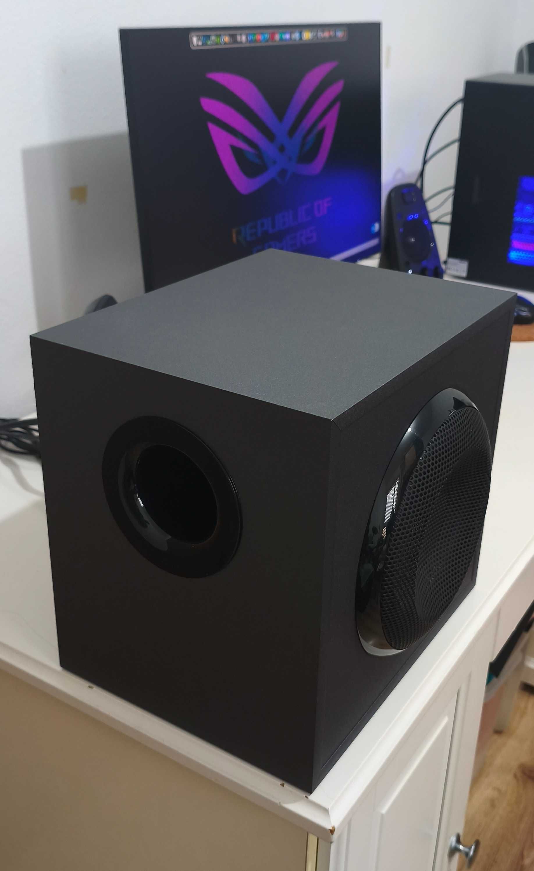 Torre ASUS Core i5-4440 + monitor de 27" e colunas Logitech 2.1.