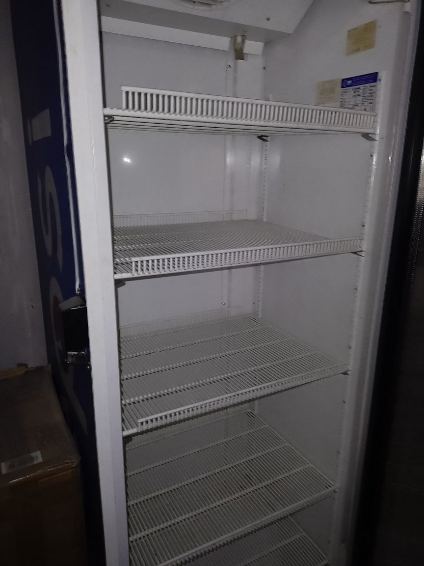 Холодильник(холодильная витрина)