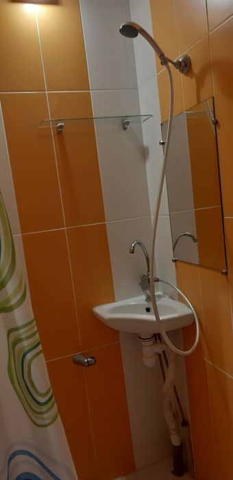 Квартира- півподвал, для одного 2500.