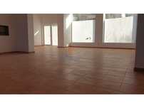 Loja Comercial com Terraço no Barreiro