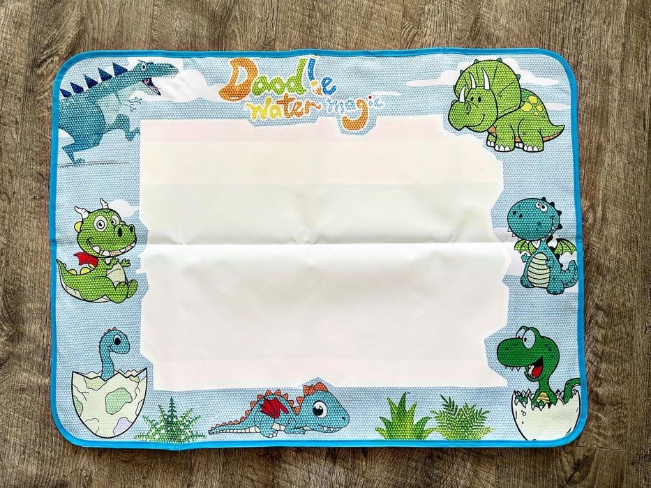 Величезні яскраві килимки для малювання водою