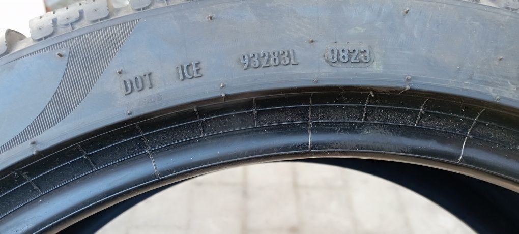 Opona DEMO 1szt 245/40/19 98V Pirelli P Zero Winter * RSC 2023