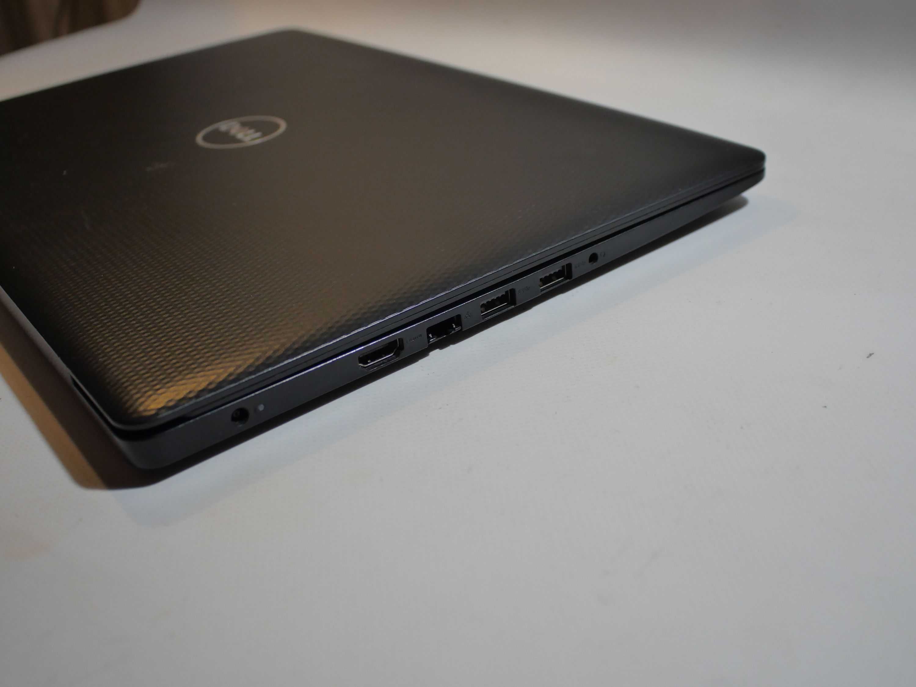 Ноутбук сенсорний Dell Inspiron 3583 15.6" i5-8265U 8Gb RAM 250 Gb SSD