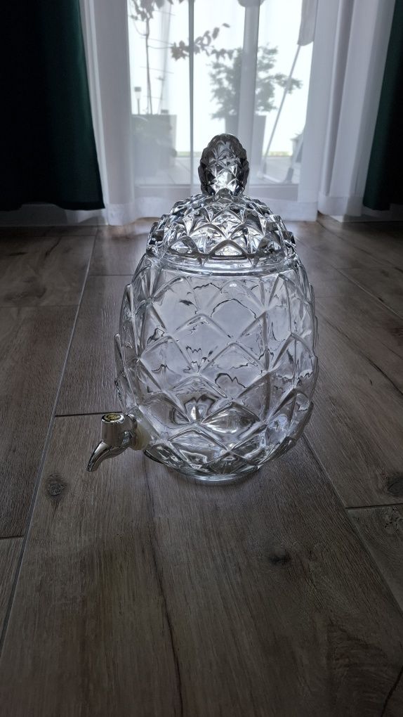 Elegancki szklany dzbanek z kranikiem – kryształowy wzór, ananas
