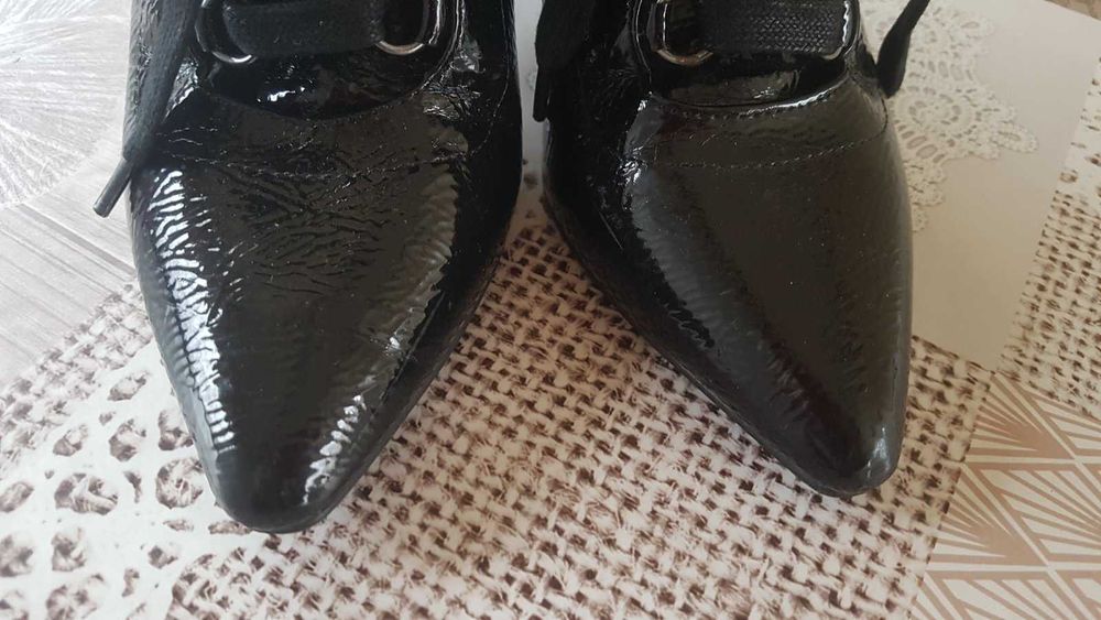 лаковые ботильоны кожаные Zara ботинки на каблуку туфли шнуровка