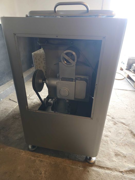 Wilk do mięsa ZASYPOWY KĄTOWY MADO Ultra2,  9kw, 114mm, 2 biegi.