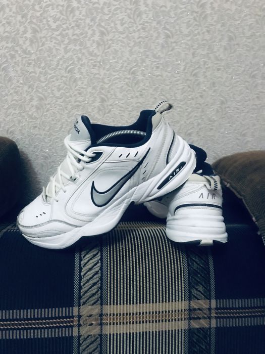 Кросівки Nike Air Monarch розмір  44, по устілці  28  см приблизно