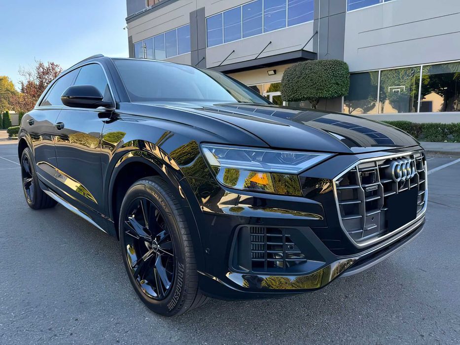 Audi Q8      2022