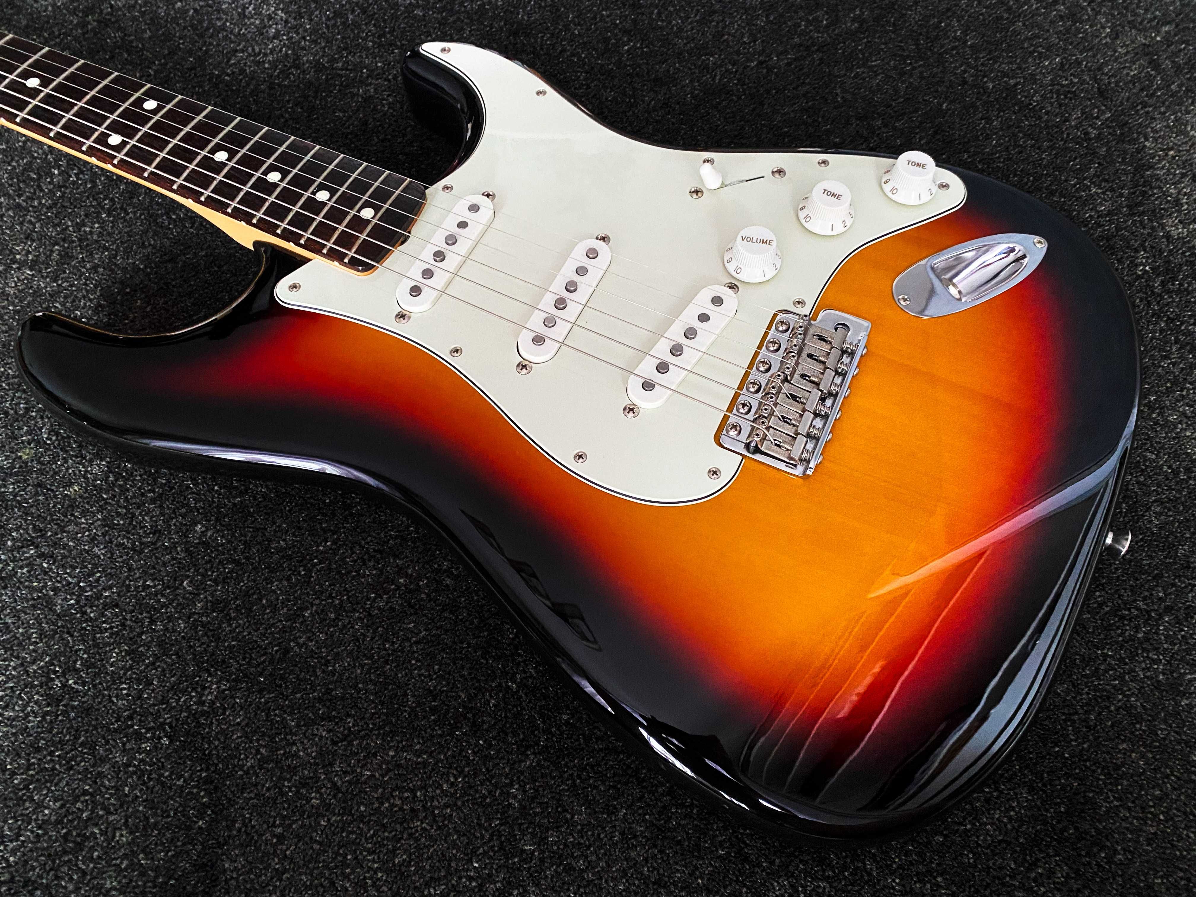 Fender Traditional '60s Stratocaster RW 3-Color Sunburst