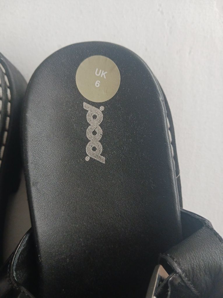 Czarne Nowe sandaly firmy Pod
