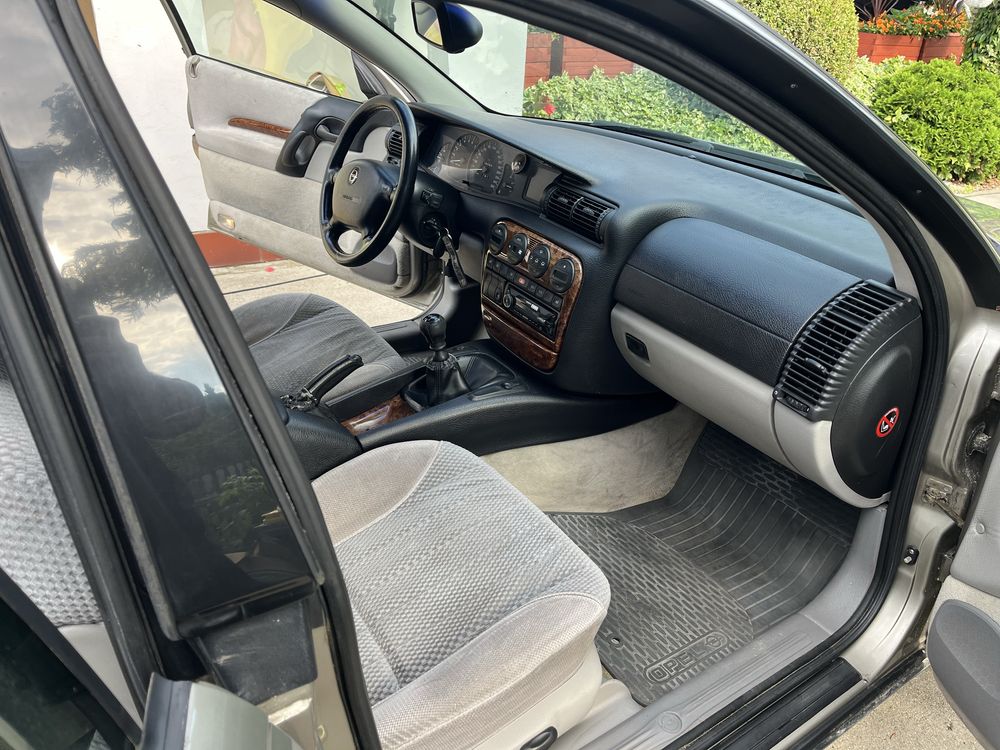 Opel omega 2.5 v6 swieży przegląd i AKU