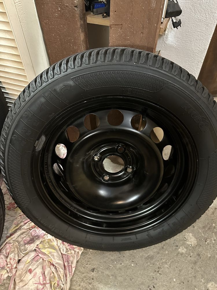 Opony zimowe ze stalowymi felgami R16