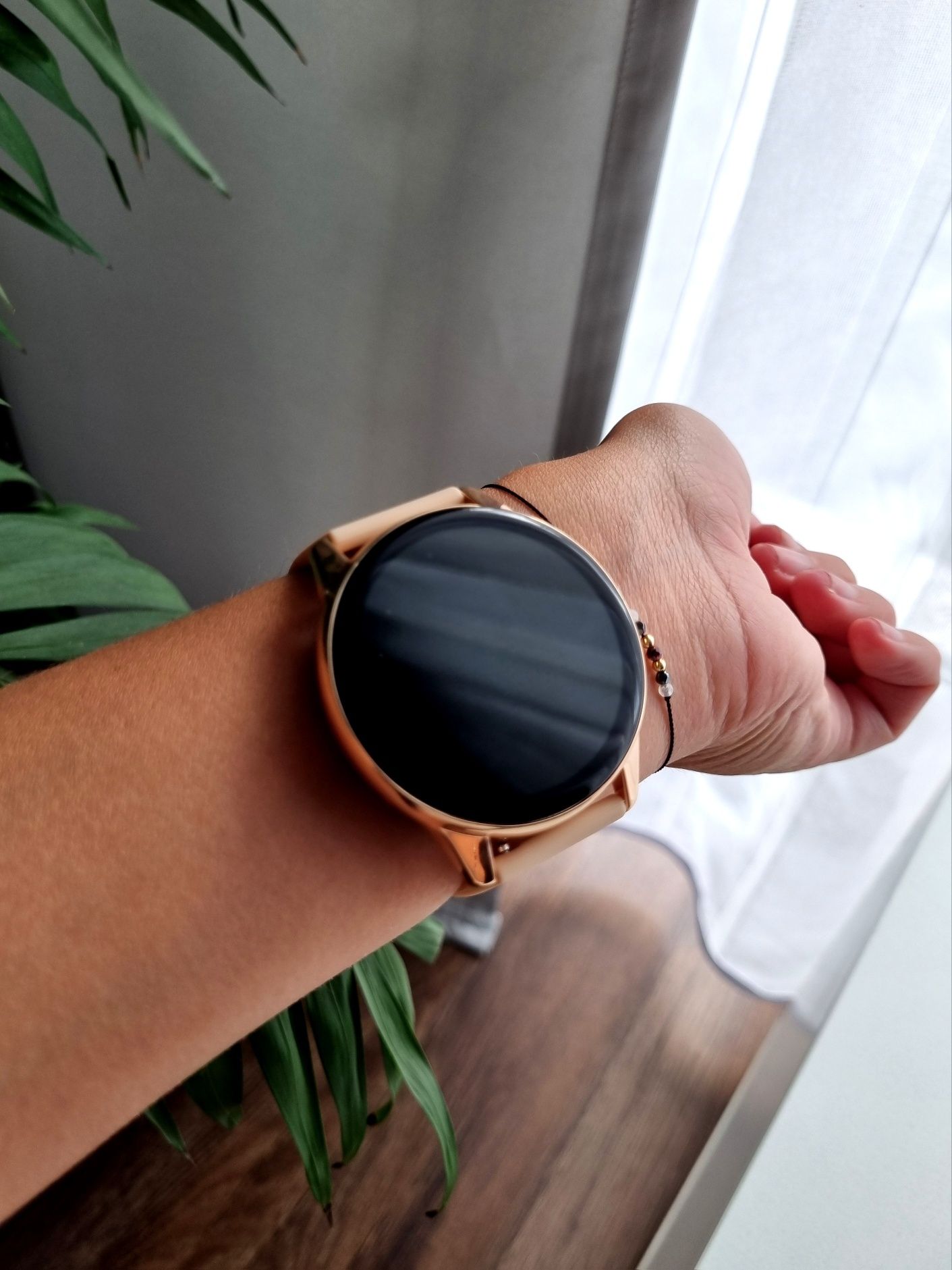 Złoty smartwatch nowy
