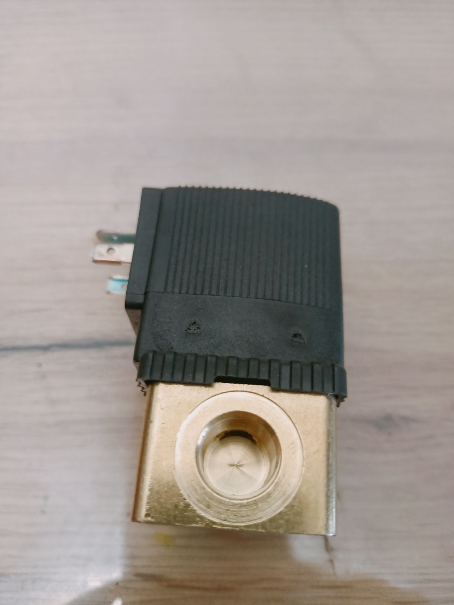 Продам электромагнитный клапан burkert