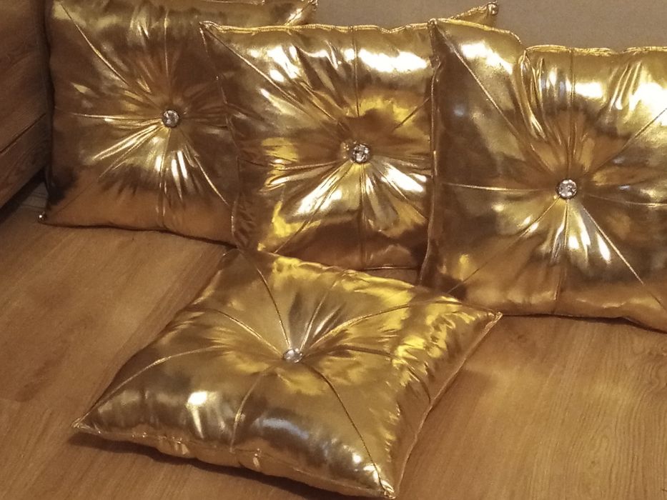 Złote poduszki Glamour