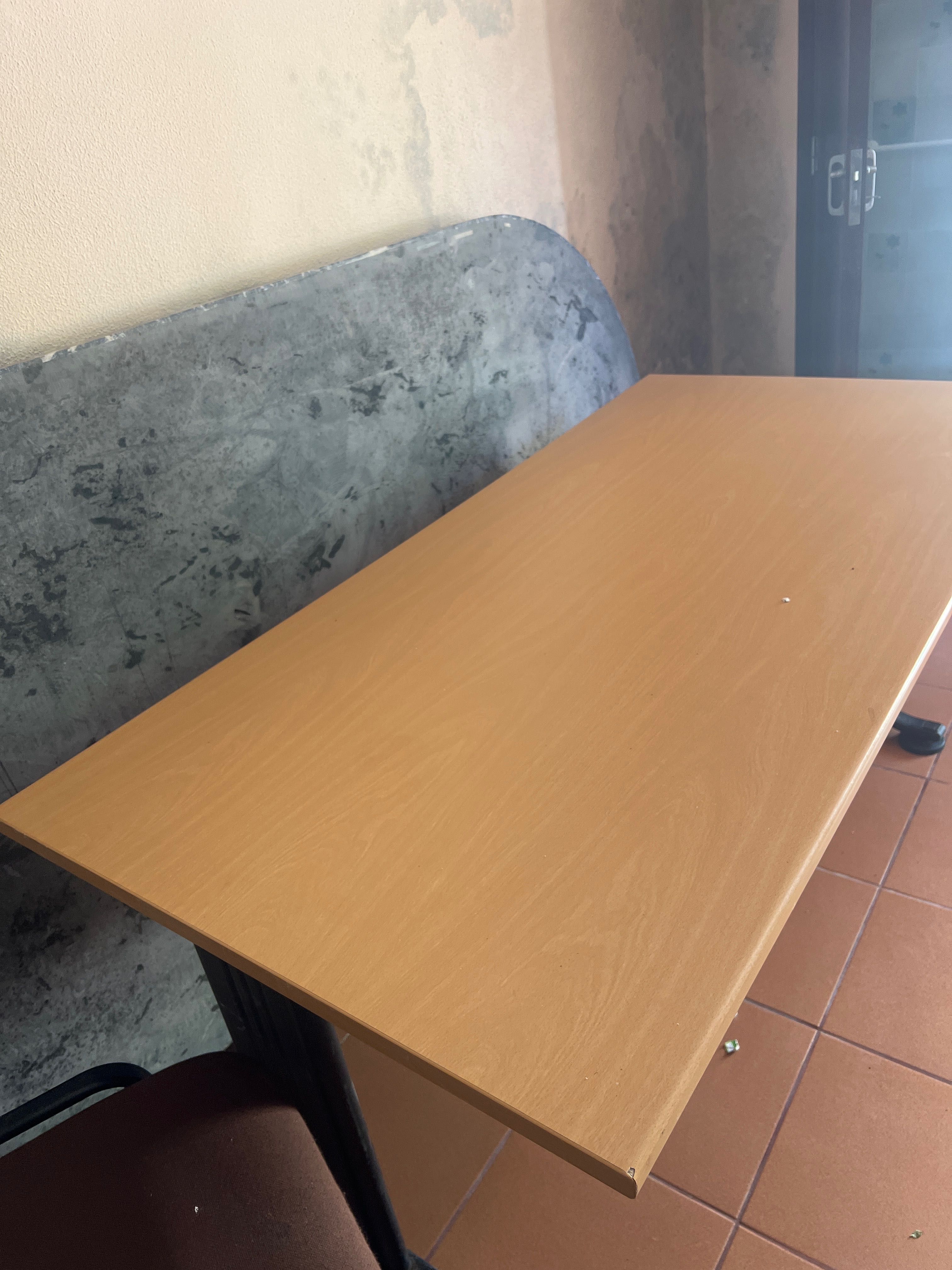 mesa escritorio  em bom estado