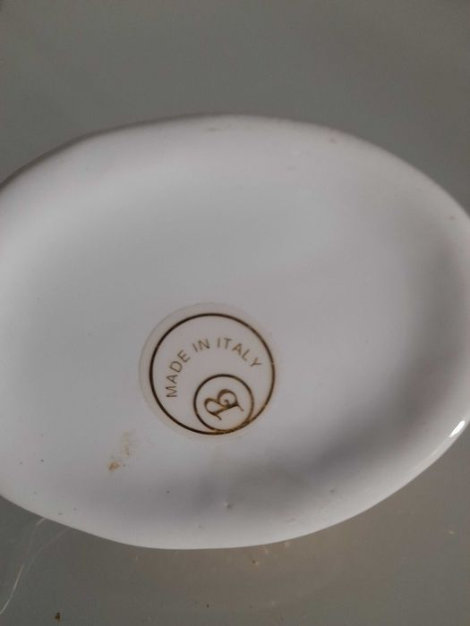 Guarda joias antigo em porcelana Italiana.