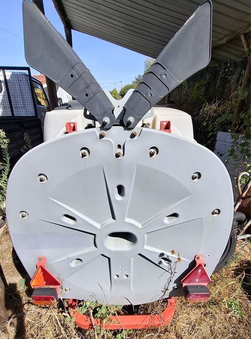 Pulverizador rebocável com comando elétrico