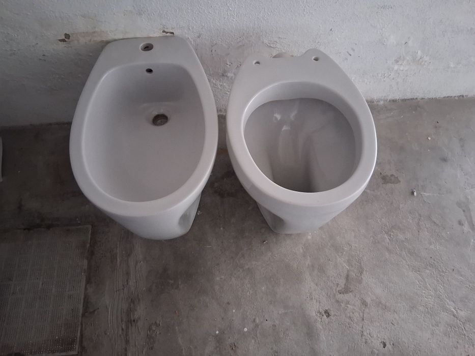 Sanita E bidé cor cinzento