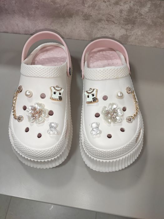 Кроксы женские с джибитсами