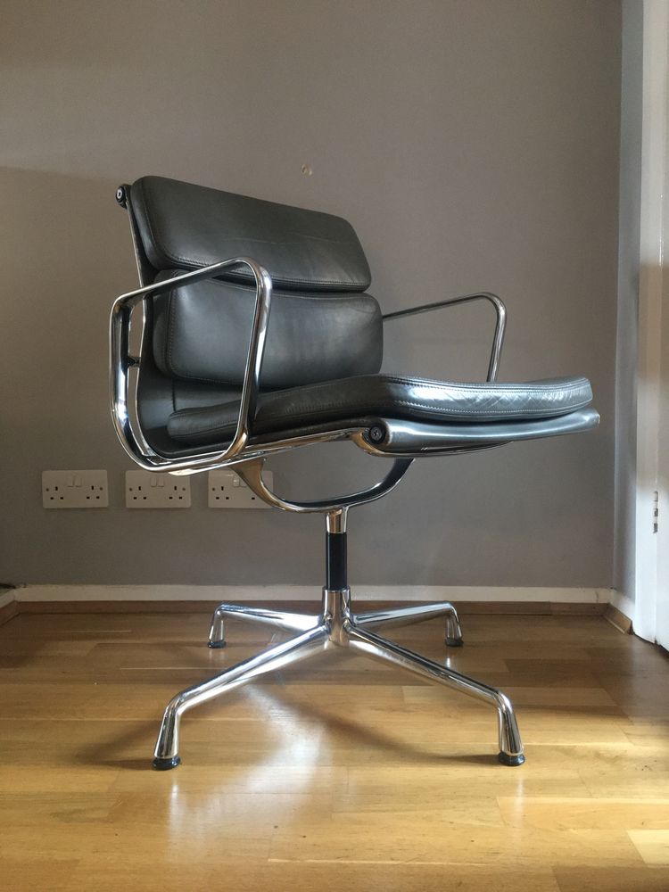 Eames EA 208 Soft Pad Vitra