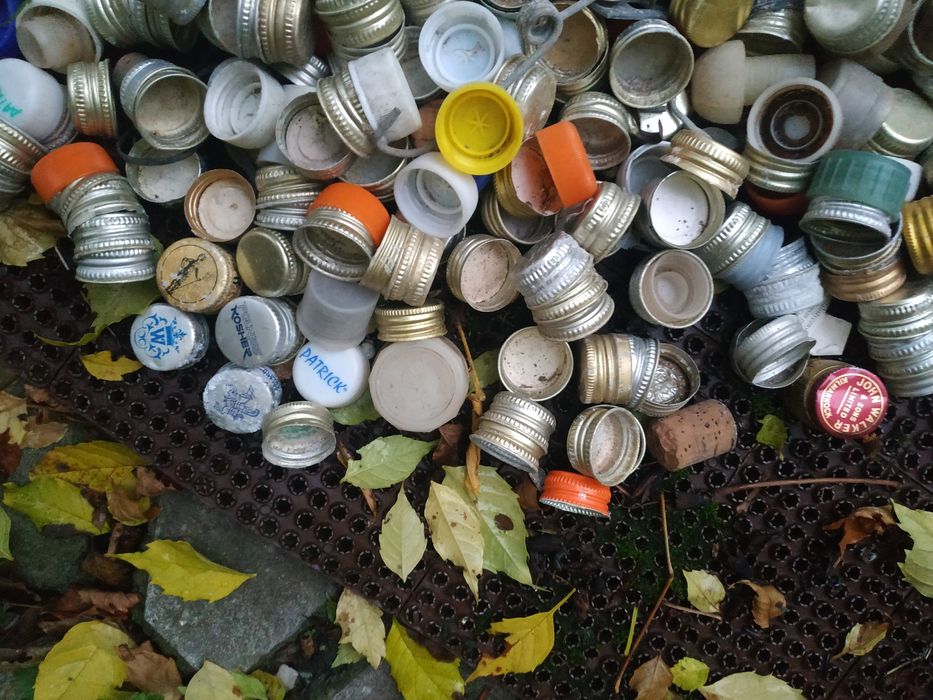 Nakrętki metalowe PRL kilkadziesiąt sztuk od wódki, ptysia, octu