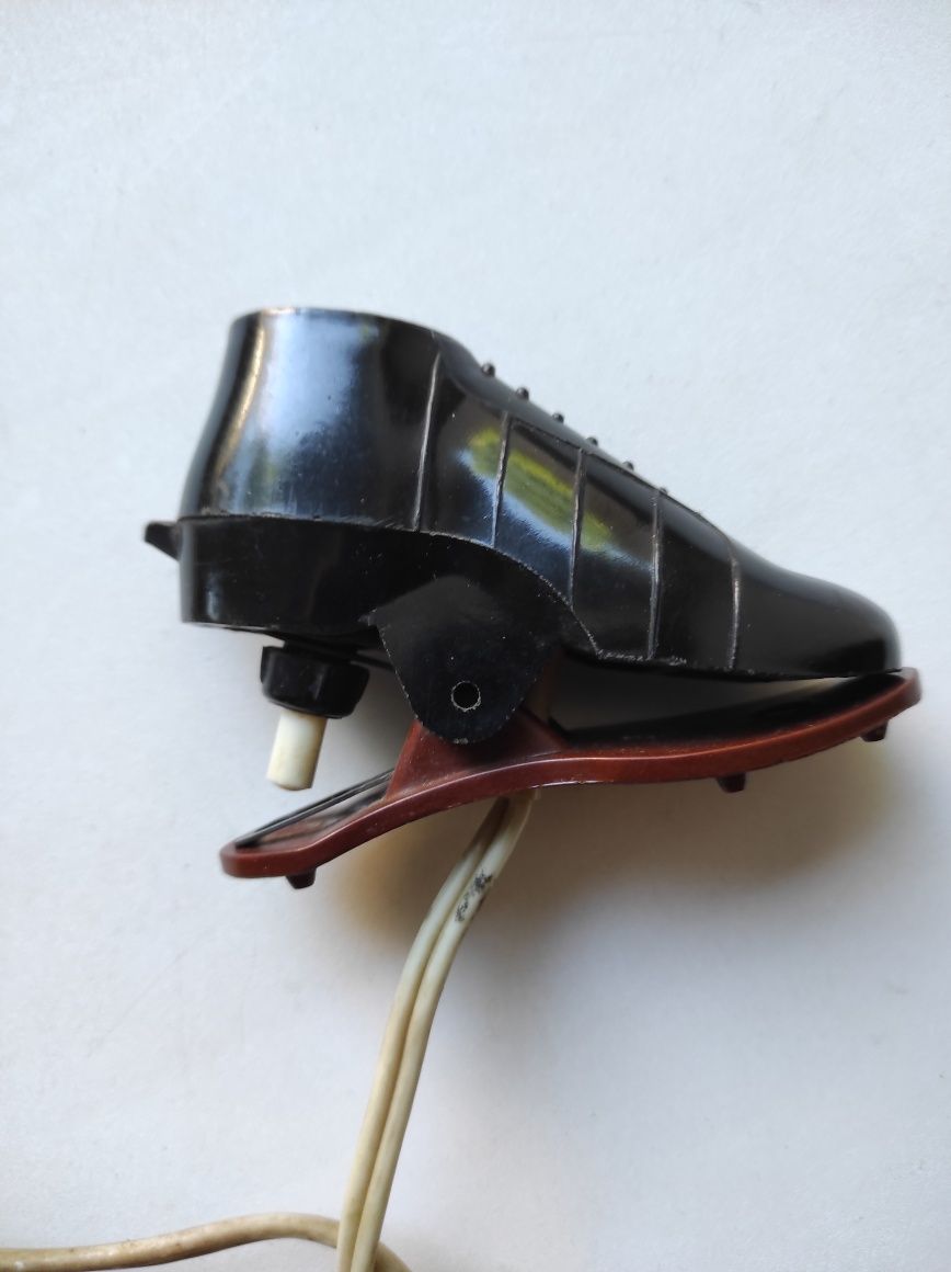 Светильник в виде футбольного ботинка, производство СССР