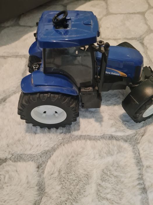 Traktor BRUDER New Holland