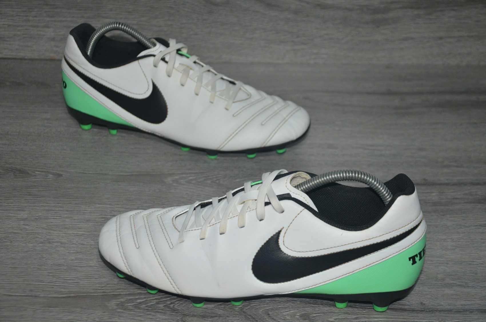 Продам кросівки для футболу Фирма Nike Tiempo Rio III   .