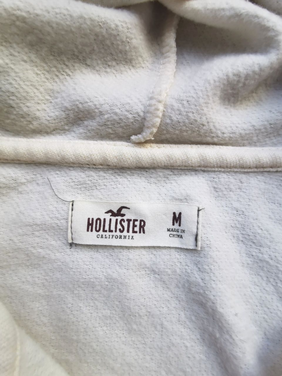 Kremowa bluza z kapturem Hollister, rozmiar M
Kremowa bluza z kapturem