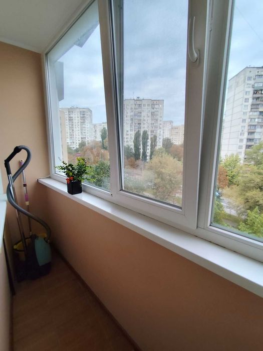 Продам гостинку 29м.кв.,метро Деміївська   48000$