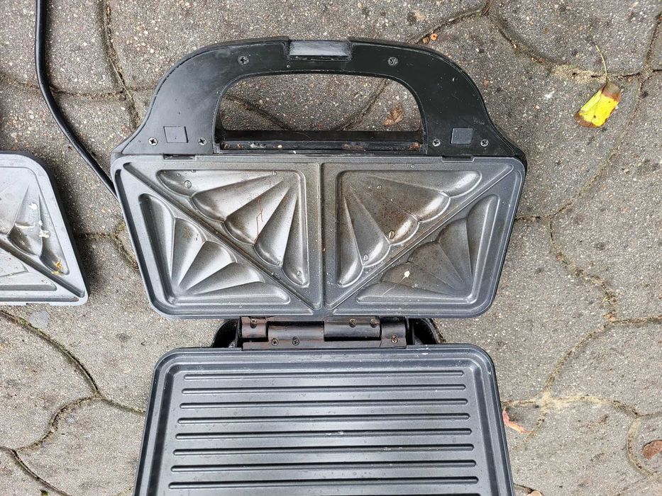 Opiekacz toster gofrownica z wymiennymi wkładami RAVEN ES006X