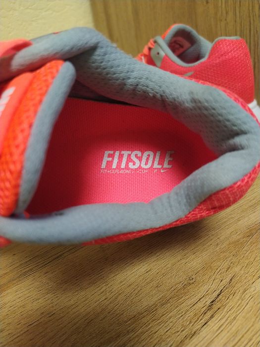 Кроссовки Nike WMNS ZOOM WINFLO 2