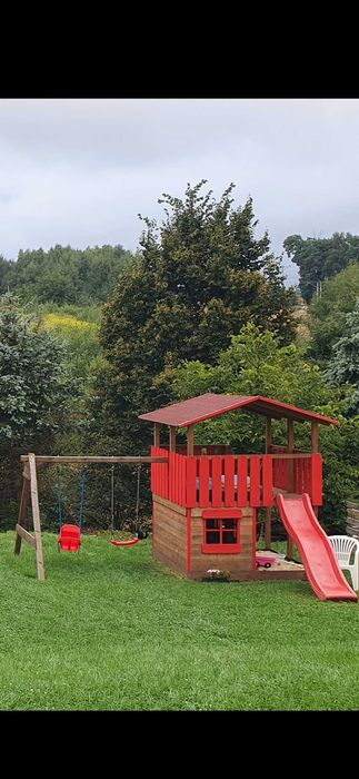 Drewniany domek dla dzieci